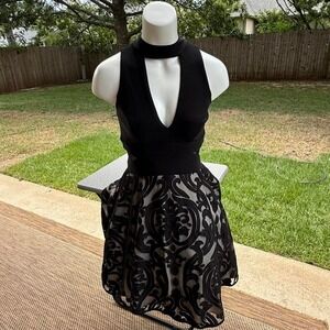 Avery G NWT Black‎ sleeveless mini dress with choker detail